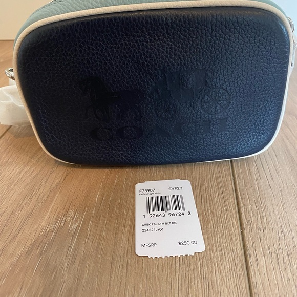 JES CONVERTIBLE BELT BAG IN COLORBLOCK (COACH F75907)
MIDNIGHT/MULTI/SILVER - Picture 5 of 8